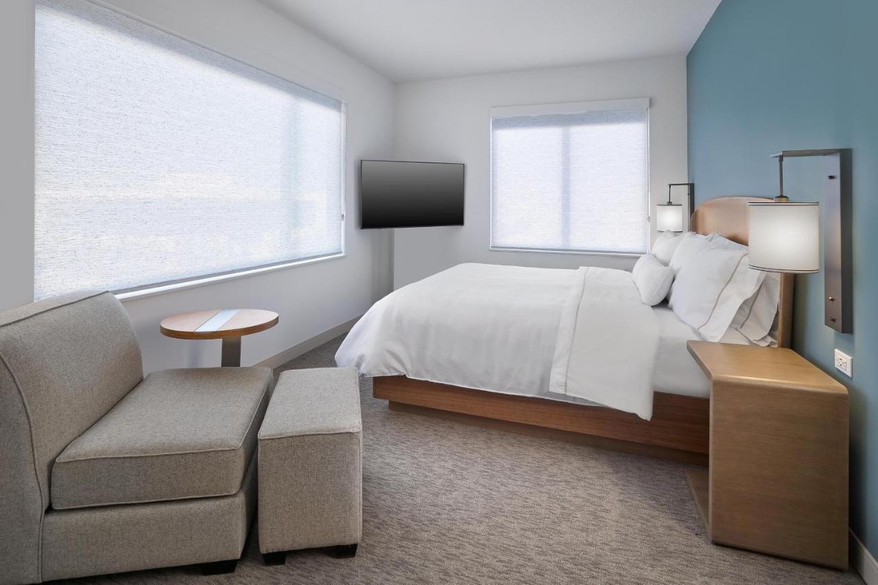 Element Edmonton West Hotel Kültér fotó