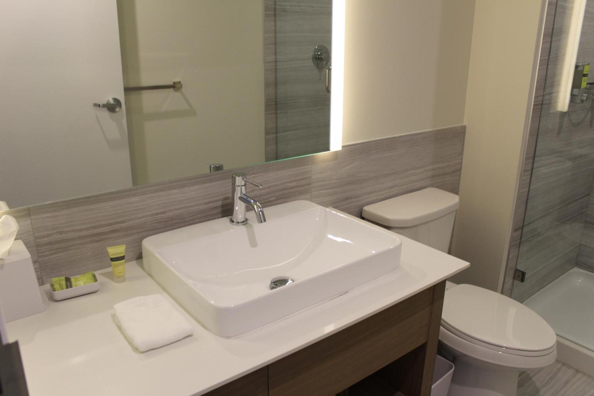 Element Edmonton West Hotel Kültér fotó